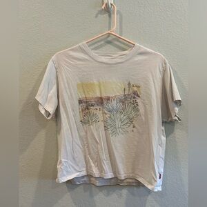 Levi’s T succulent agave  shirt size M
